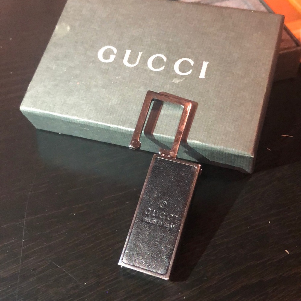 This is a Gucci keychain - Picture 3 of 4